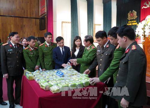Cận Tết, Nam Định bắt vụ vận chuyển 45 kg ma túy đá và 30 bánh heroin ảnh 1